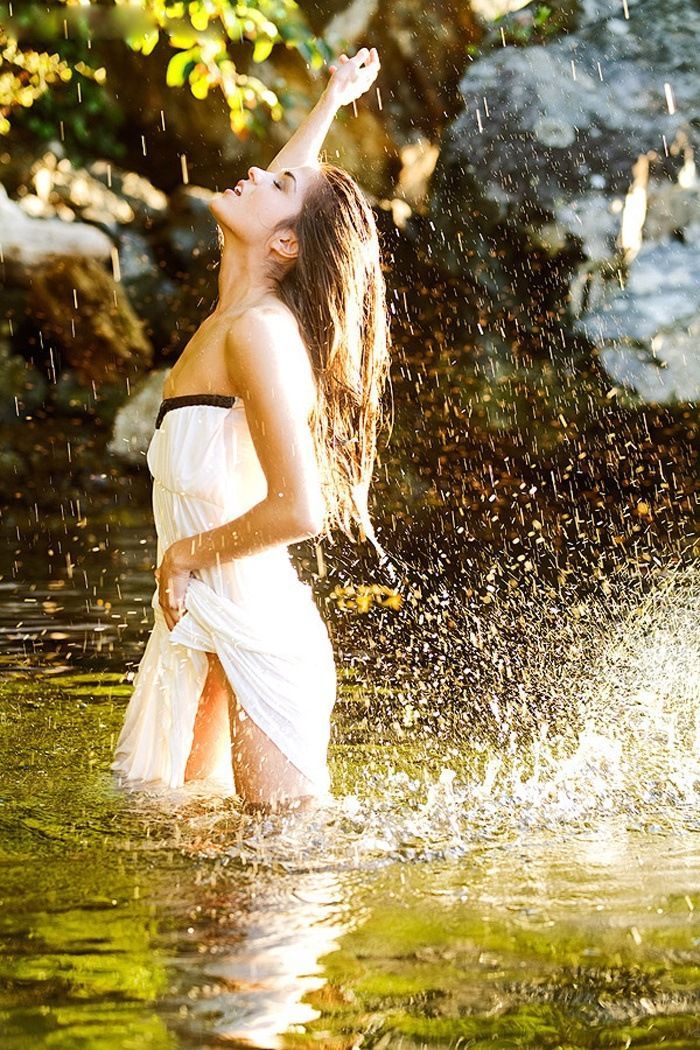 Marie Avgeropoulos in Caloocan