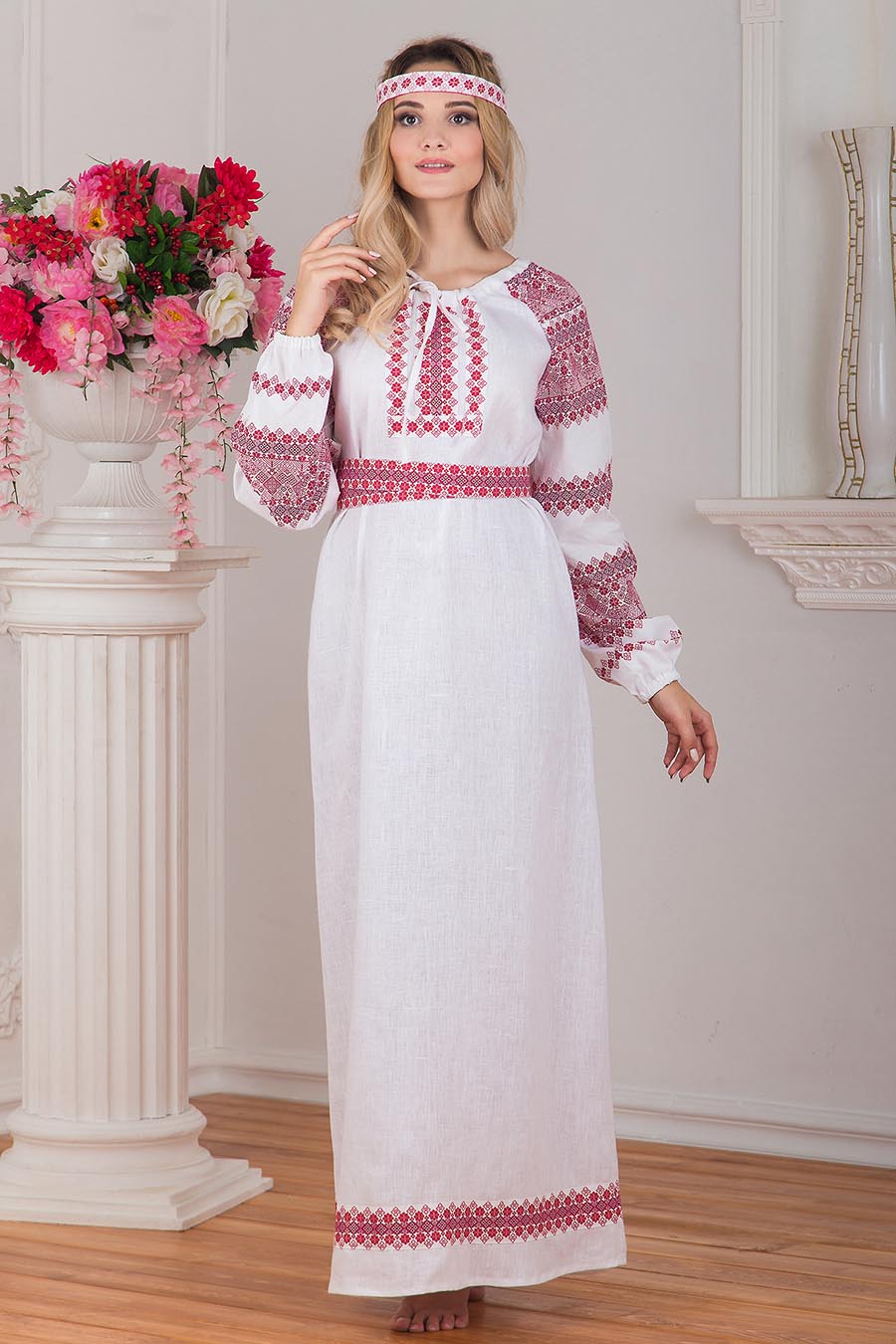 Women in Slavic costumes in Caloocan