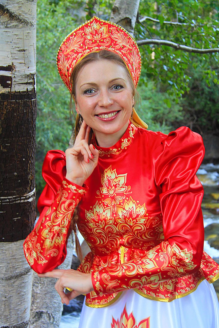 Women in Slavic costumes in Caloocan