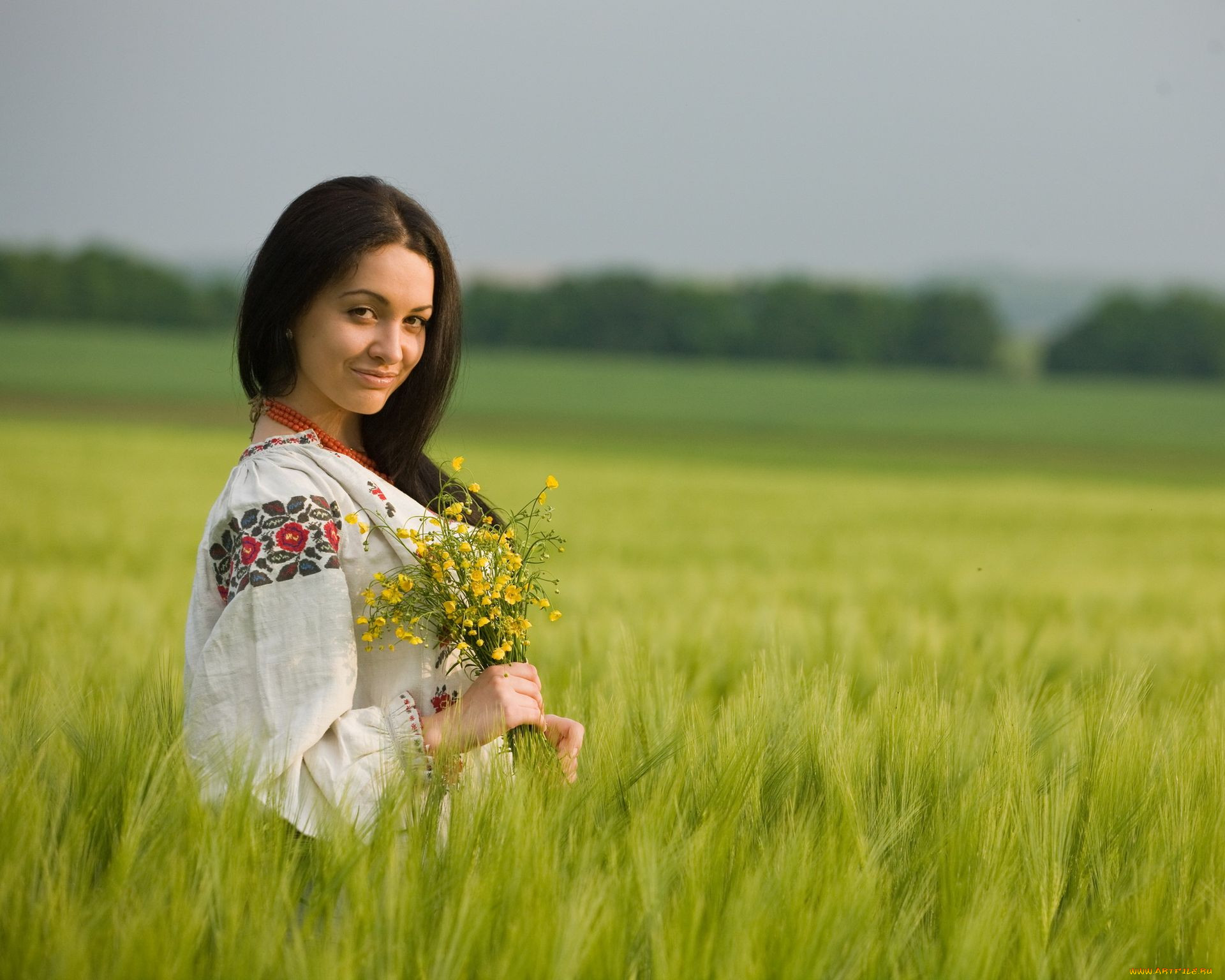 Women in Slavic costumes in Caloocan