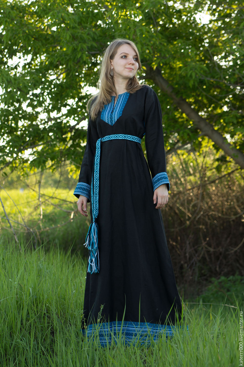 Women in Slavic costumes in Caloocan